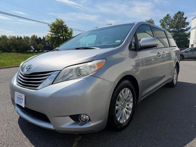2013 Toyota Sienna XLE V6 8 Passenger