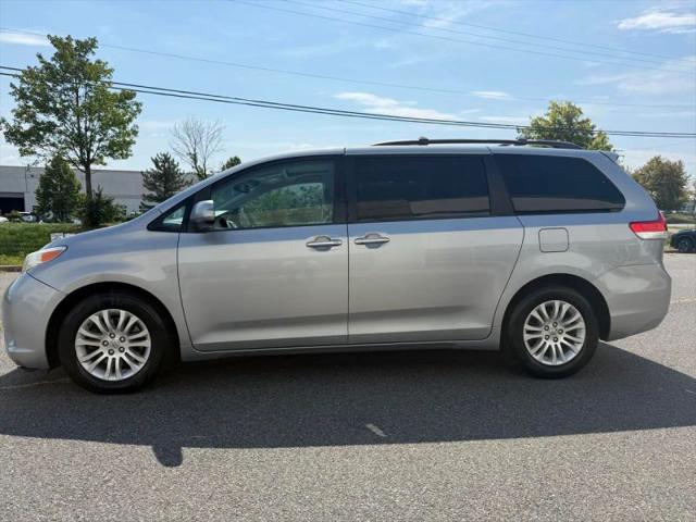 2013 Toyota Sienna XLE V6 8 Passenger