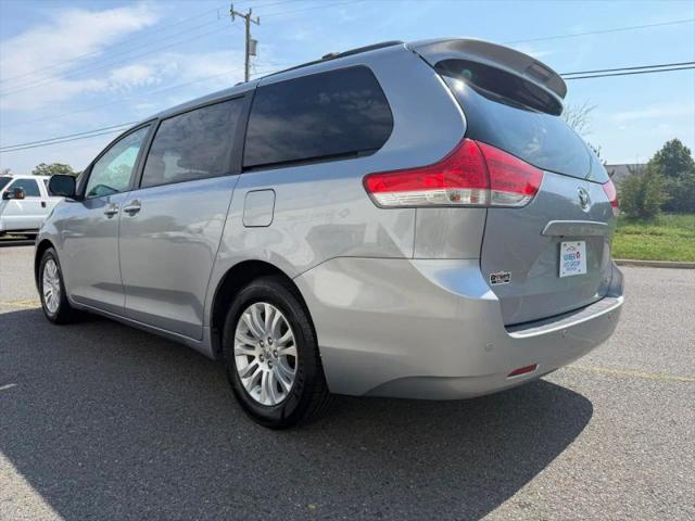 2013 Toyota Sienna XLE V6 8 Passenger