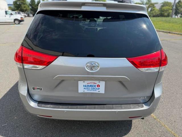 2013 Toyota Sienna XLE V6 8 Passenger