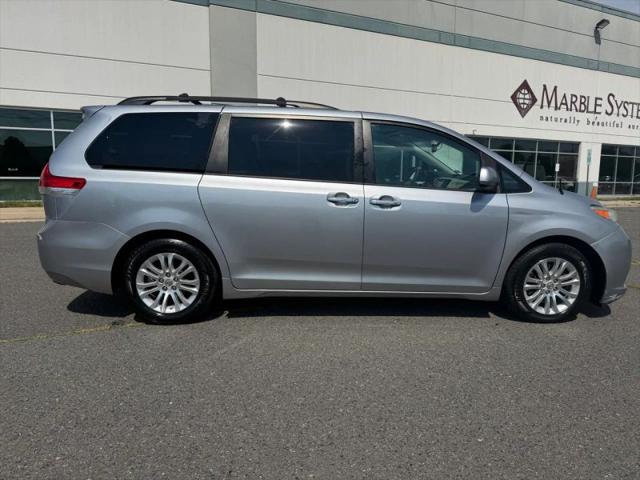 2013 Toyota Sienna XLE V6 8 Passenger