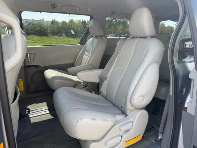 2013 Toyota Sienna XLE V6 8 Passenger