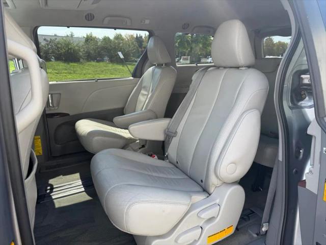 2013 Toyota Sienna XLE V6 8 Passenger