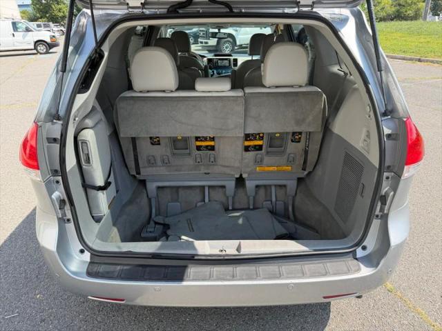 2013 Toyota Sienna XLE V6 8 Passenger