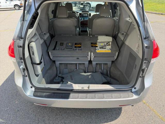 2013 Toyota Sienna XLE V6 8 Passenger