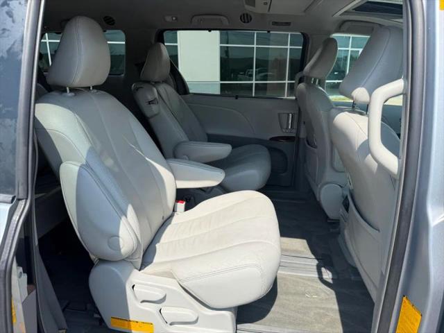 2013 Toyota Sienna XLE V6 8 Passenger