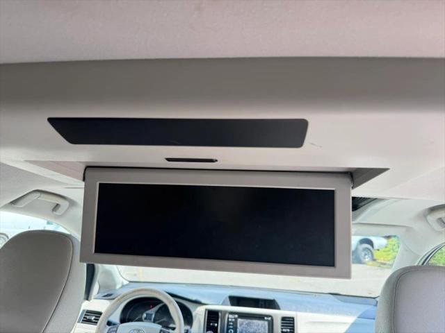 2013 Toyota Sienna XLE V6 8 Passenger
