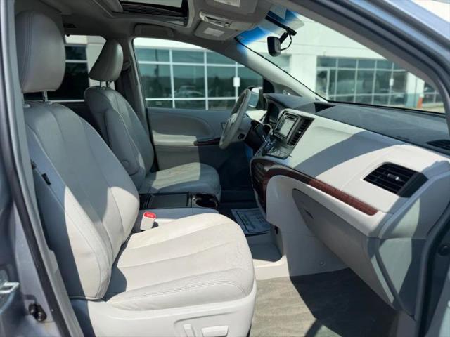 2013 Toyota Sienna XLE V6 8 Passenger