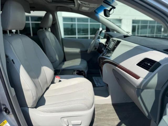 2013 Toyota Sienna XLE V6 8 Passenger