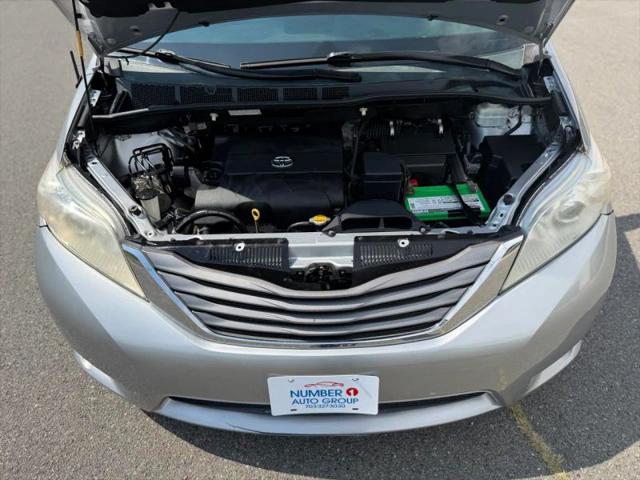 2013 Toyota Sienna XLE V6 8 Passenger