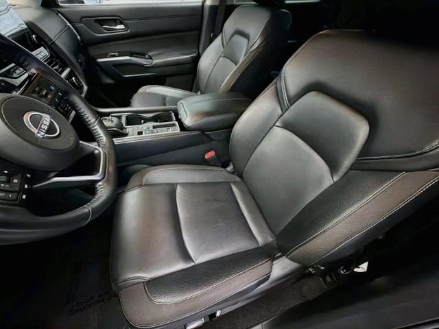 2025 Nissan Pathfinder SL FWD