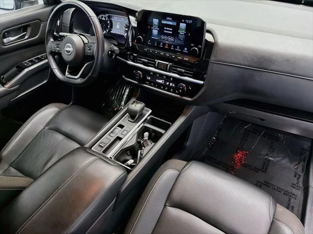 2025 Nissan Pathfinder SL FWD