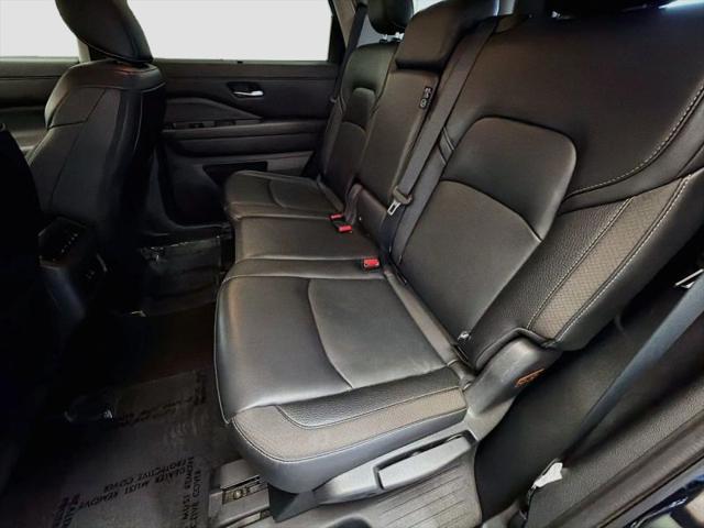 2025 Nissan Pathfinder SL FWD