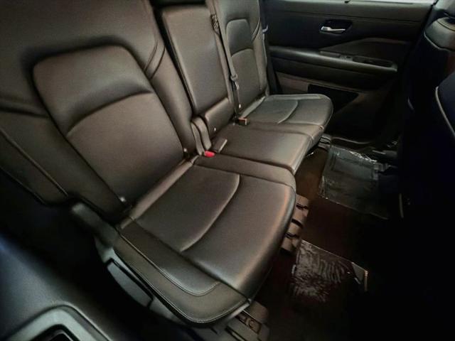 2025 Nissan Pathfinder SL FWD