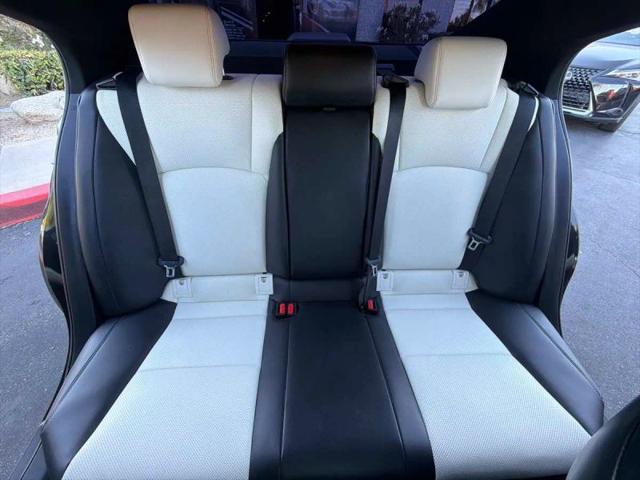 2024 Lexus ES 300h F SPORT Handling