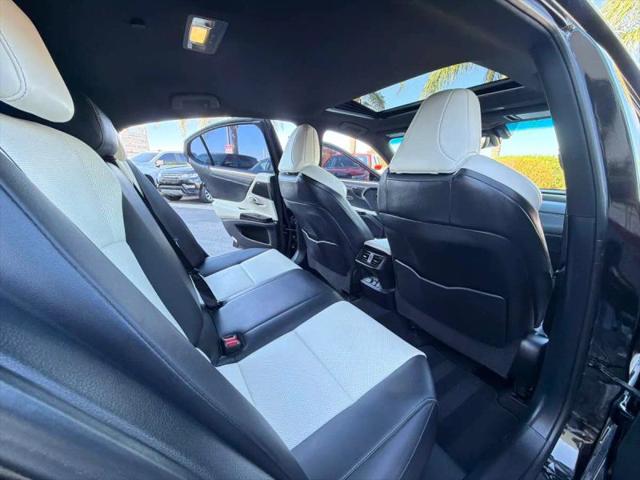 2024 Lexus ES 300h F SPORT Handling