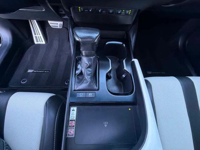 2024 Lexus ES 300h F SPORT Handling