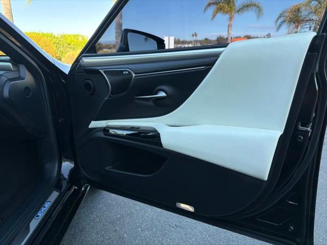 2024 Lexus ES 300h F SPORT Handling