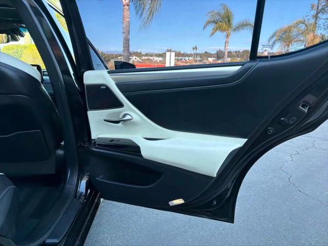 2024 Lexus ES 300h F SPORT Handling