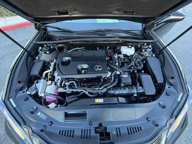 2024 Lexus ES 300h F SPORT Handling