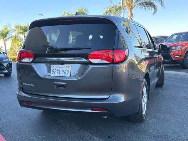 2022 Chrysler Voyager LX