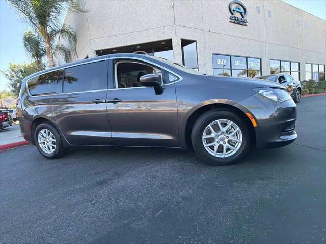 2022 Chrysler Voyager LX