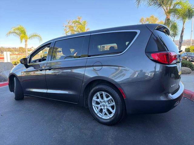 2022 Chrysler Voyager LX