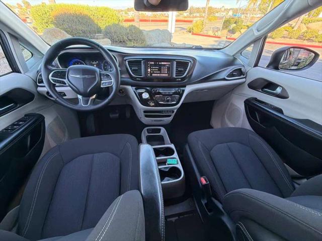 2022 Chrysler Voyager LX