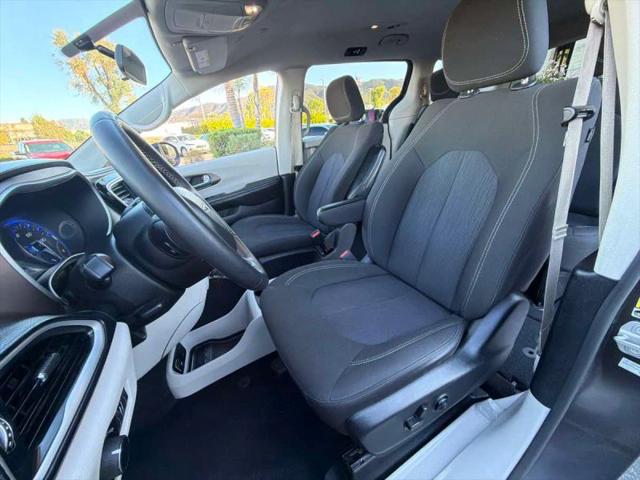 2022 Chrysler Voyager LX