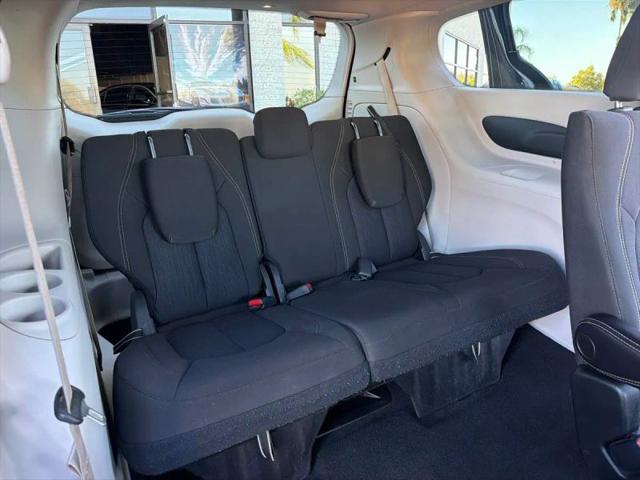 2022 Chrysler Voyager LX