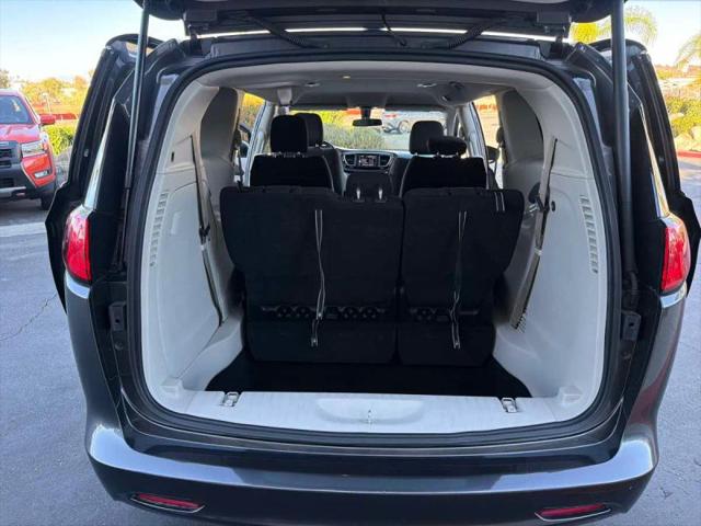 2022 Chrysler Voyager LX