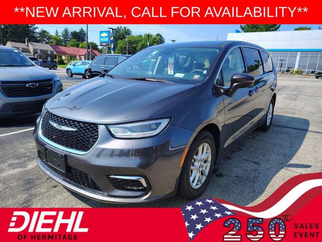 2023 Chrysler Pacifica Touring L for sale in Hermitage, PA