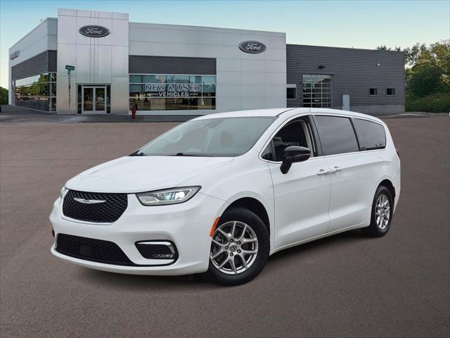 2024 Chrysler Pacifica Touring L for sale in Ferndale, MI