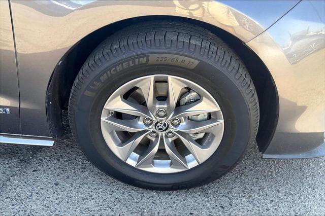 2021 Toyota Sienna XLE