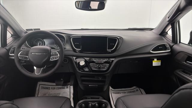 2027 Chrysler Pacifica Select AWD