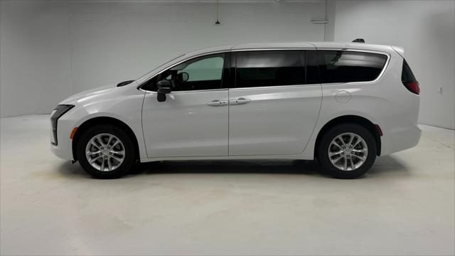 2027 Chrysler Pacifica Select AWD