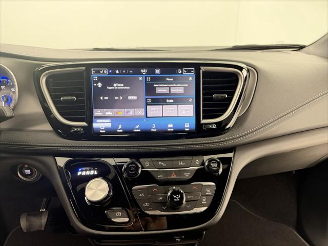 2027 Chrysler Pacifica Select AWD