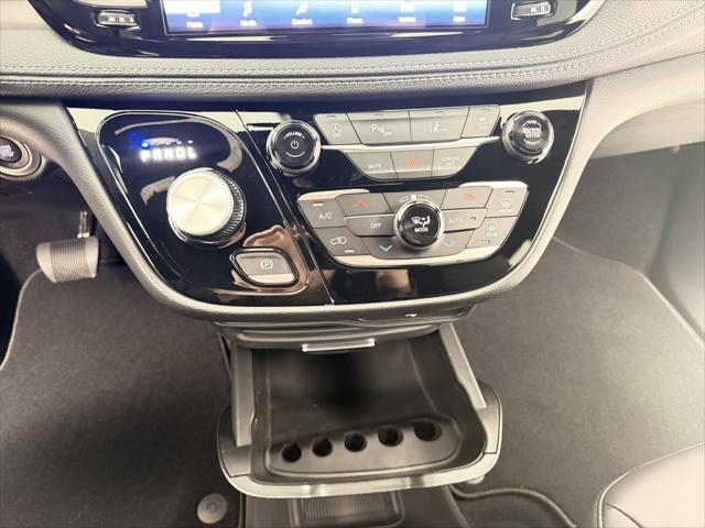 2027 Chrysler Pacifica Select AWD