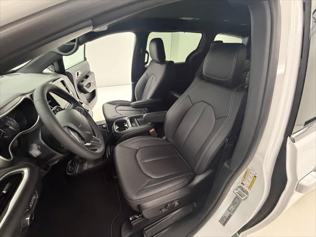 2027 Chrysler Pacifica Select AWD