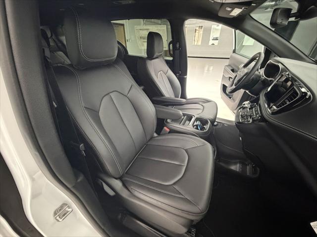 2027 Chrysler Pacifica Select AWD