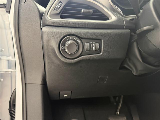 2027 Chrysler Pacifica Select AWD