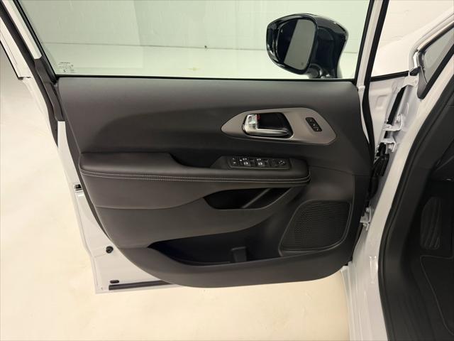 2027 Chrysler Pacifica Select AWD