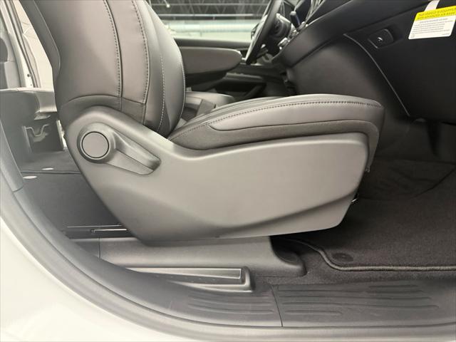 2027 Chrysler Pacifica Select AWD