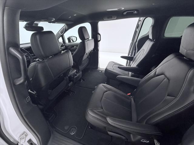 2027 Chrysler Pacifica Select AWD