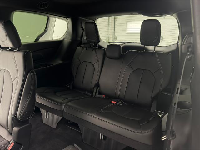 2027 Chrysler Pacifica Select AWD