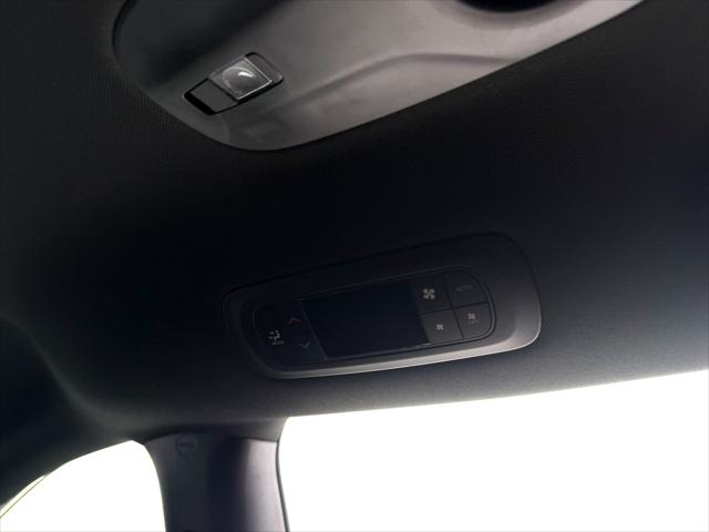 2027 Chrysler Pacifica Select AWD