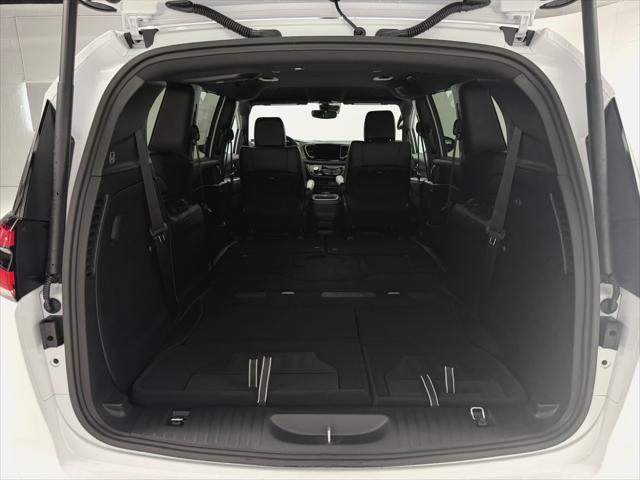 2027 Chrysler Pacifica Select AWD