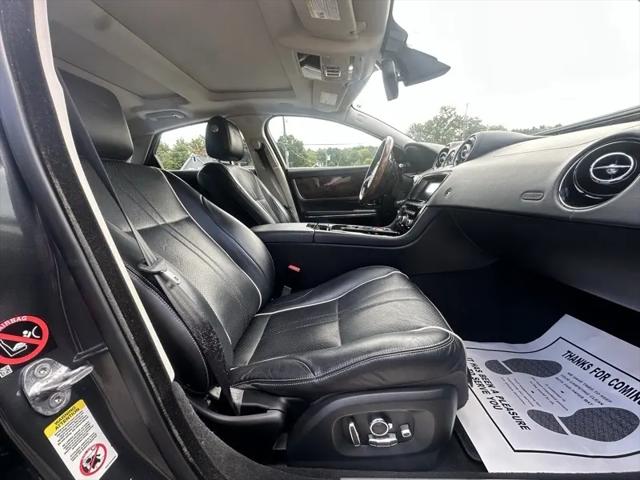 2016 Jaguar XJ R-Sport