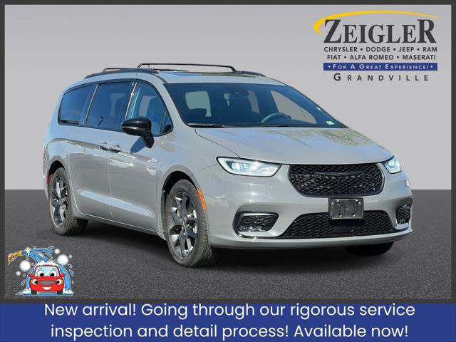 2025 Chrysler Pacifica Limited for sale in Grandville, MI