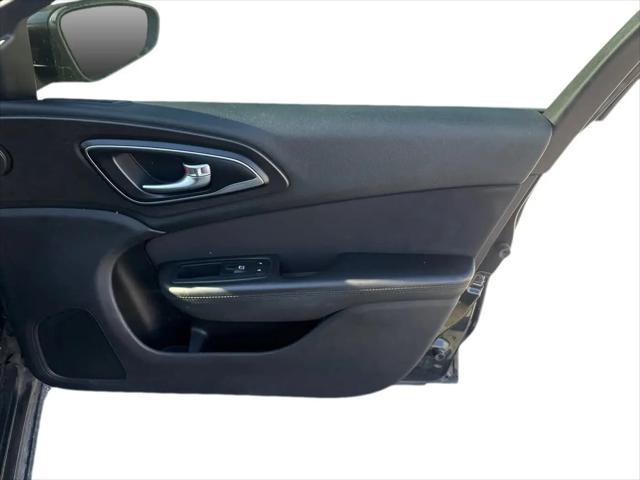 2016 Chrysler 200 Limited Platinum